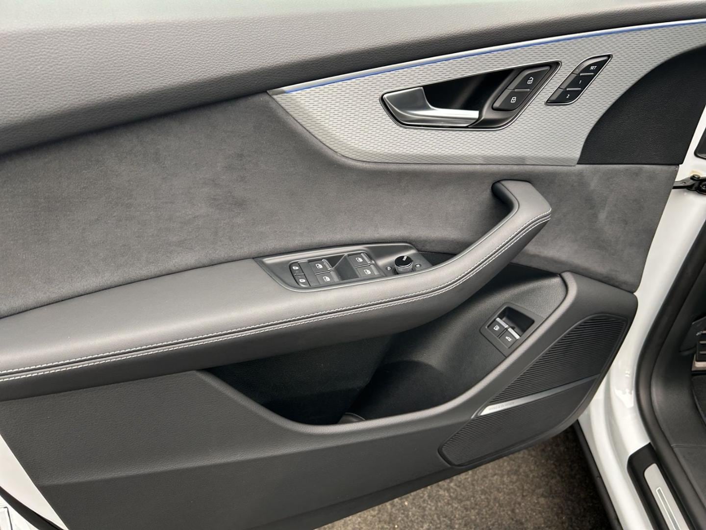 Bild über Audi Q8 SUV TFSI e 55 TFSI e quattro tiptronic - für weitere Informationen kontaktieren Sie den Audi Partner