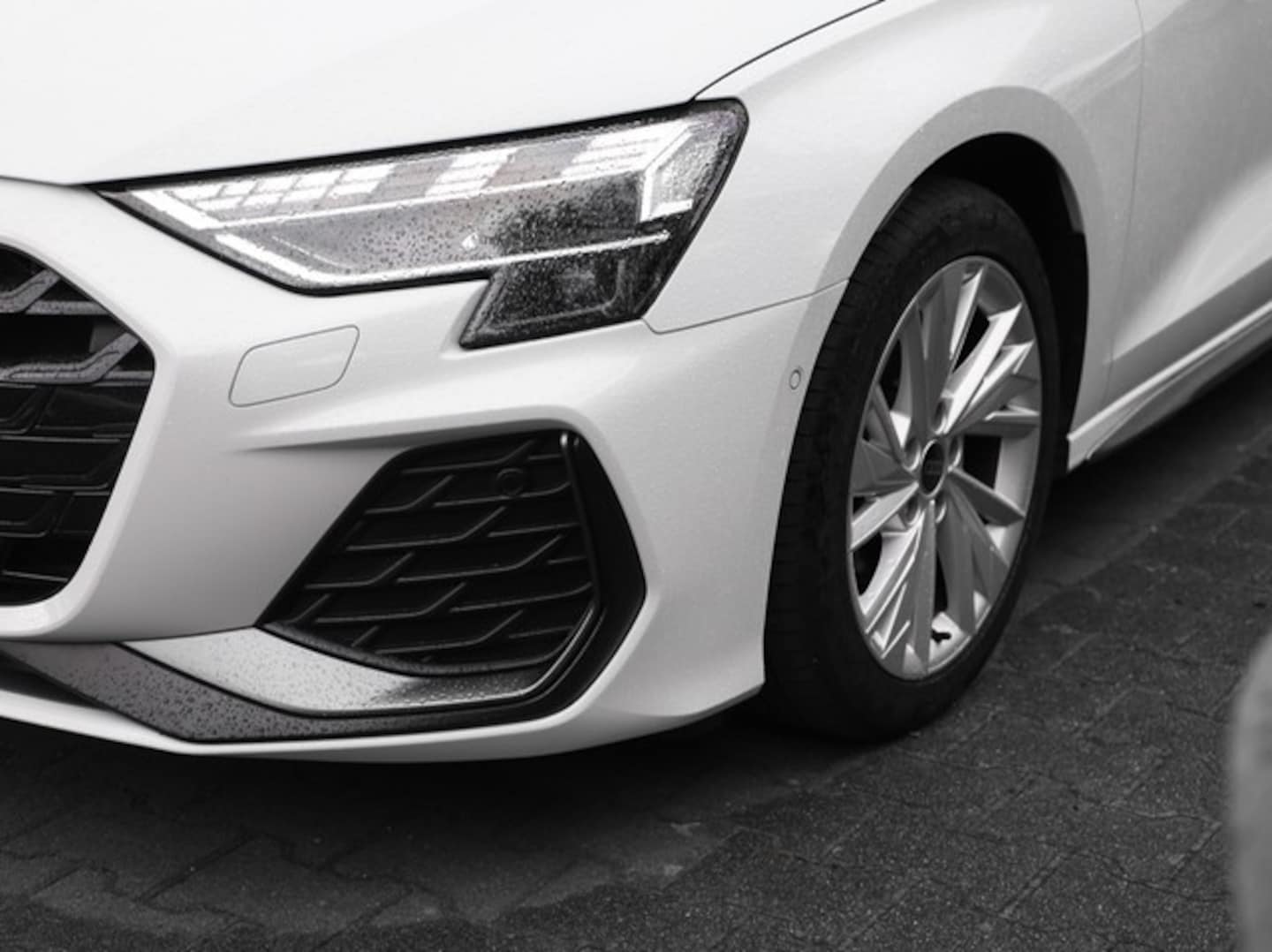 Bild über Audi A3 Sportback S line 35 TFSI S tronic - für weitere Informationen kontaktieren Sie den Audi Partner