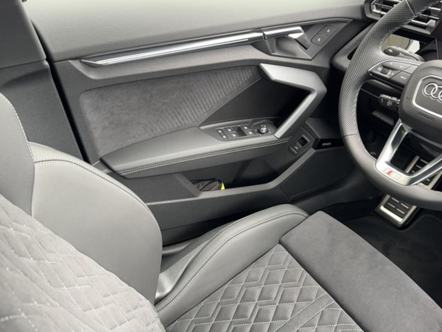 Bild über Audi A3 Limousine S line TFSI S tronic - für weitere Informationen kontaktieren Sie den Audi Partner