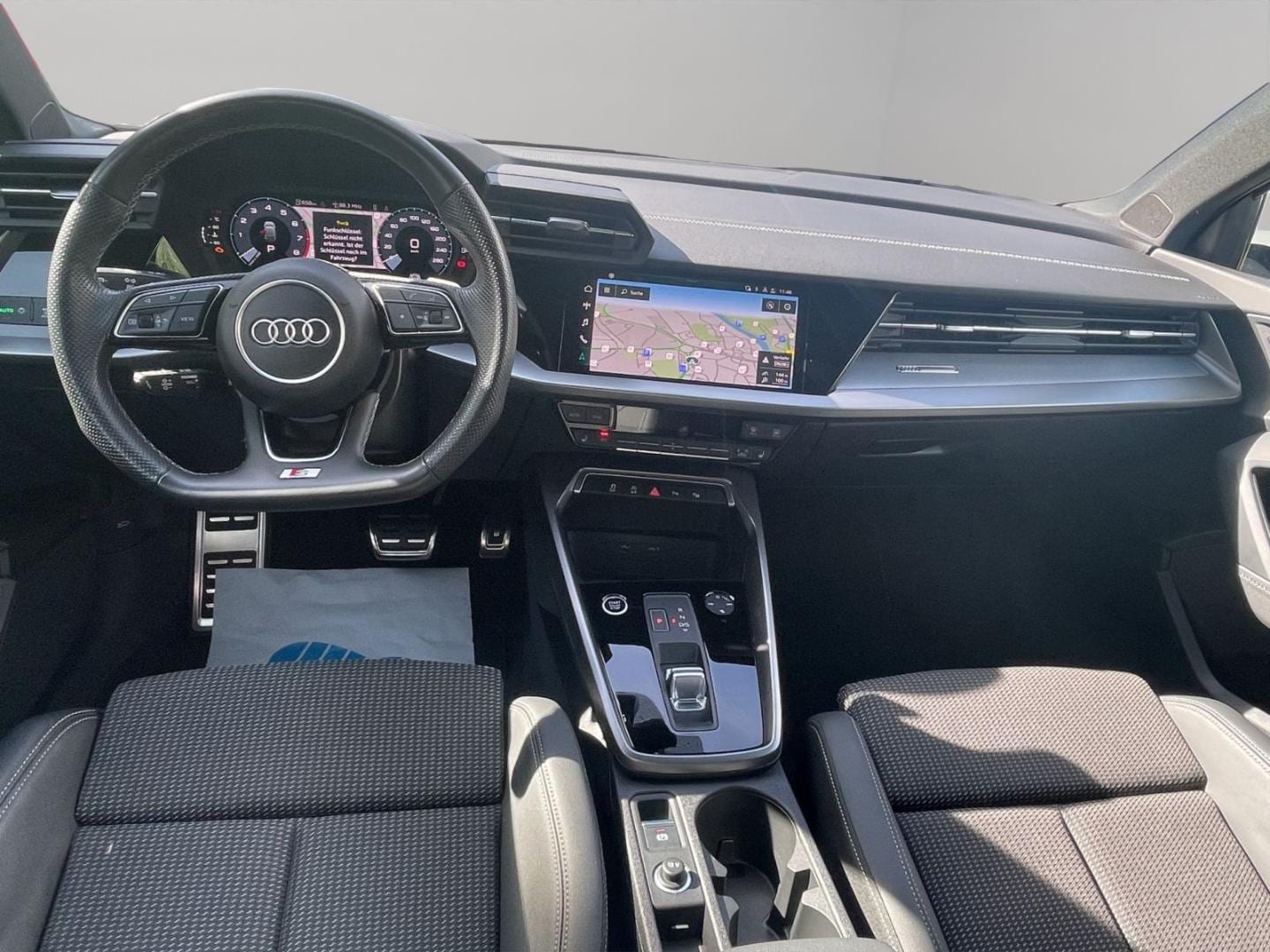 Bild über Audi A3 Sportback S line 30 TFSI S tronic - für weitere Informationen kontaktieren Sie den Audi Partner