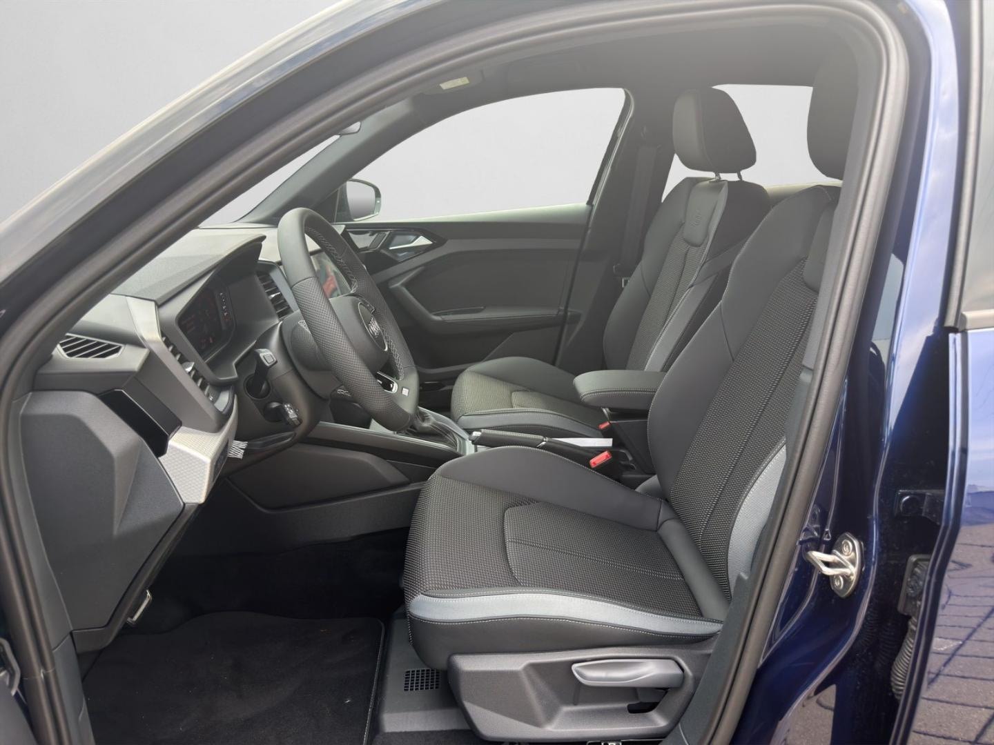 Bild über Audi A1 Sportback S line 30 TFSI S tronic - für weitere Informationen kontaktieren Sie den Audi Partner