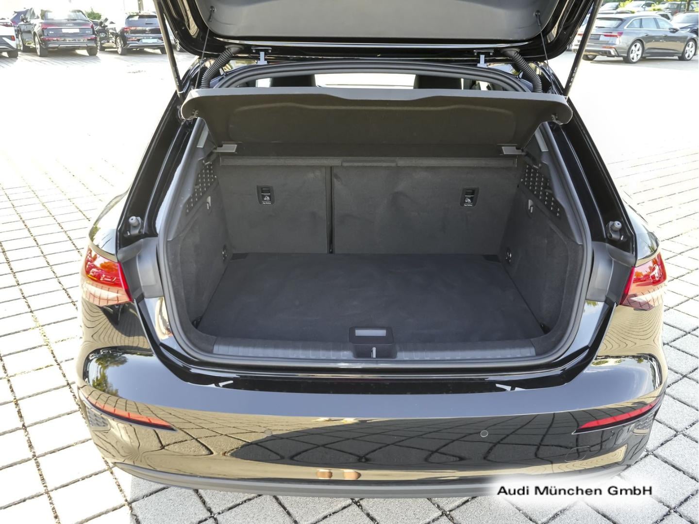 Bild über Audi A3 Sportback 35 TFSI S tronic - für weitere Informationen kontaktieren Sie den Audi Partner