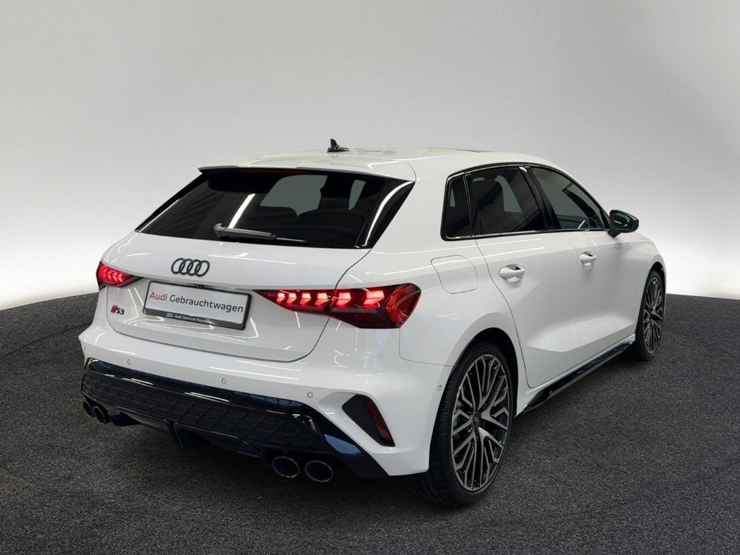Bild über Audi S3 Sportback TFSI quattro S tronic - für weitere Informationen kontaktieren Sie den Audi Partner