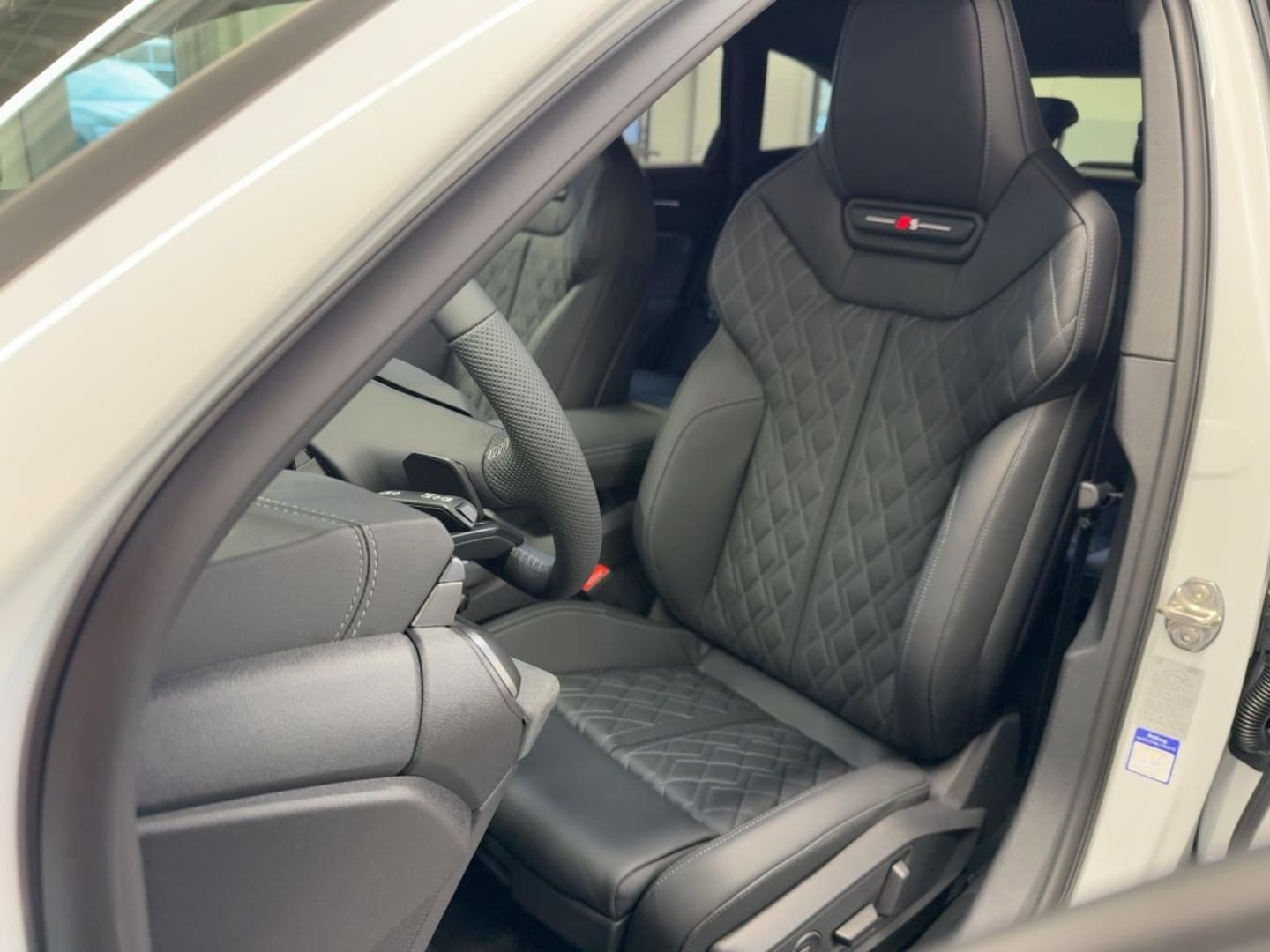 Bild über Audi A6 Avant TDI quattro 220 kW S tronic - für weitere Informationen kontaktieren Sie den Audi Partner