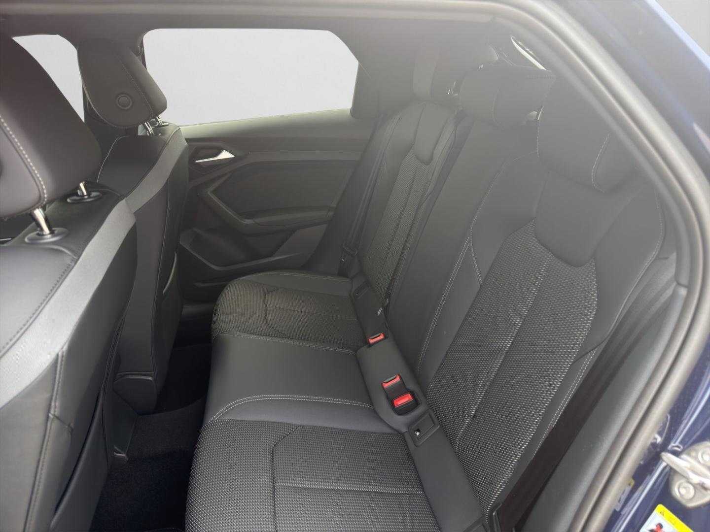 Bild über Audi A1 Sportback S line 30 TFSI S tronic - für weitere Informationen kontaktieren Sie den Audi Partner
