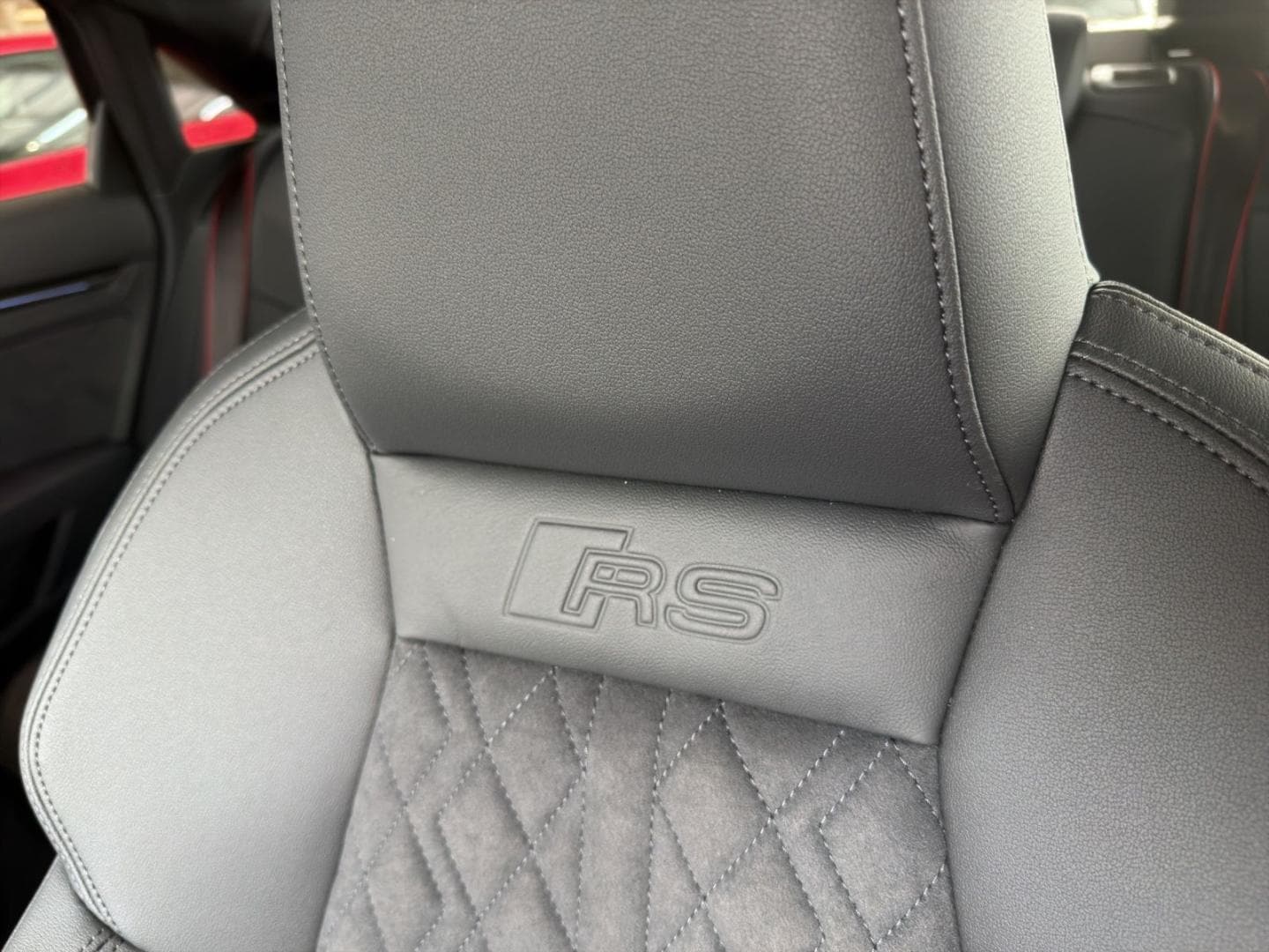 Bild über Audi RS 3 Limousine TFSI quattro 294 kW S tronic - für weitere Informationen kontaktieren Sie den Audi Partner