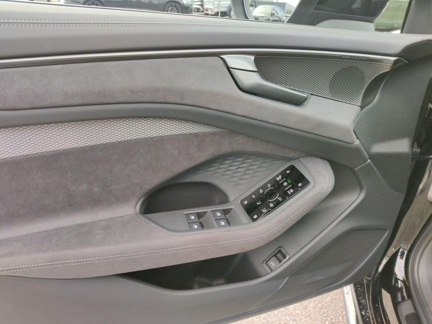 Bild über Audi A6 Avant TDI quattro 220 kW S tronic - für weitere Informationen kontaktieren Sie den Audi Partner