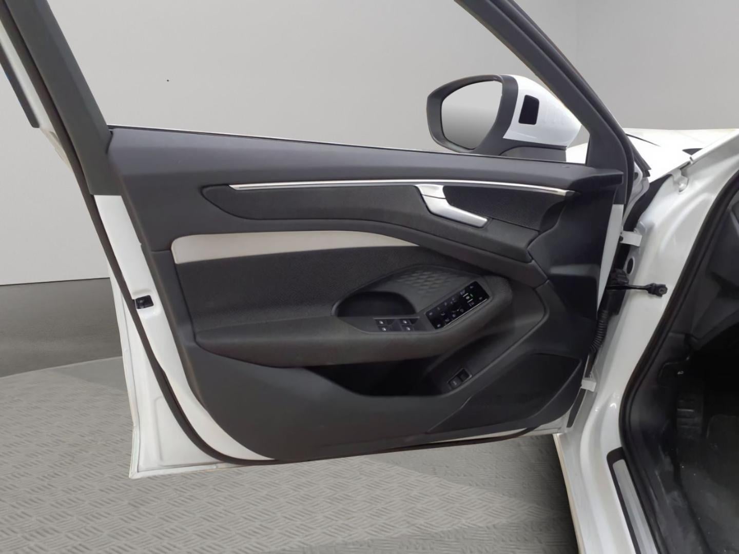 Bild über Audi A6 Avant TDI quattro 150 kW S tronic - für weitere Informationen kontaktieren Sie den Audi Partner
