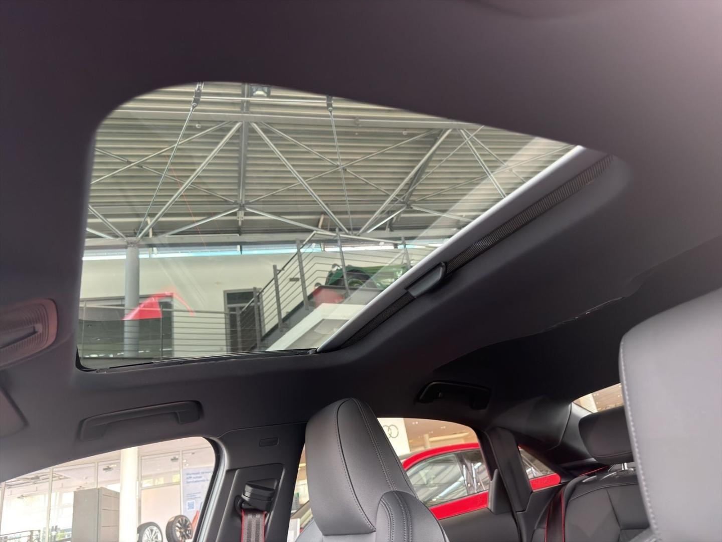 Bild über Audi RS 3 Limousine TFSI quattro 294 kW S tronic - für weitere Informationen kontaktieren Sie den Audi Partner