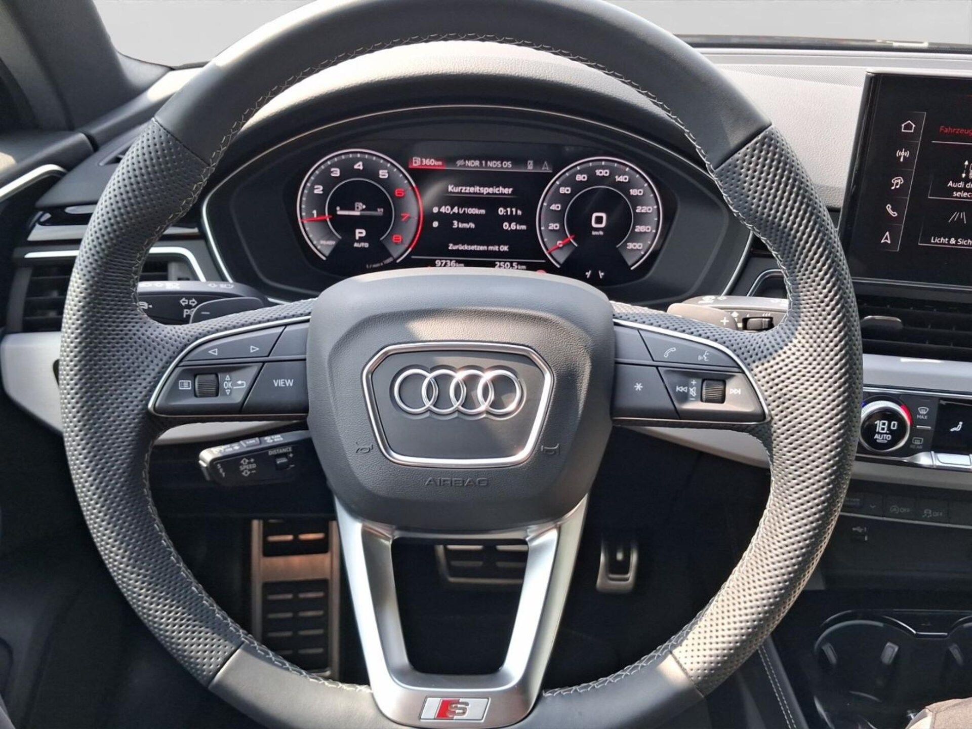 Audi A4 Avant S line