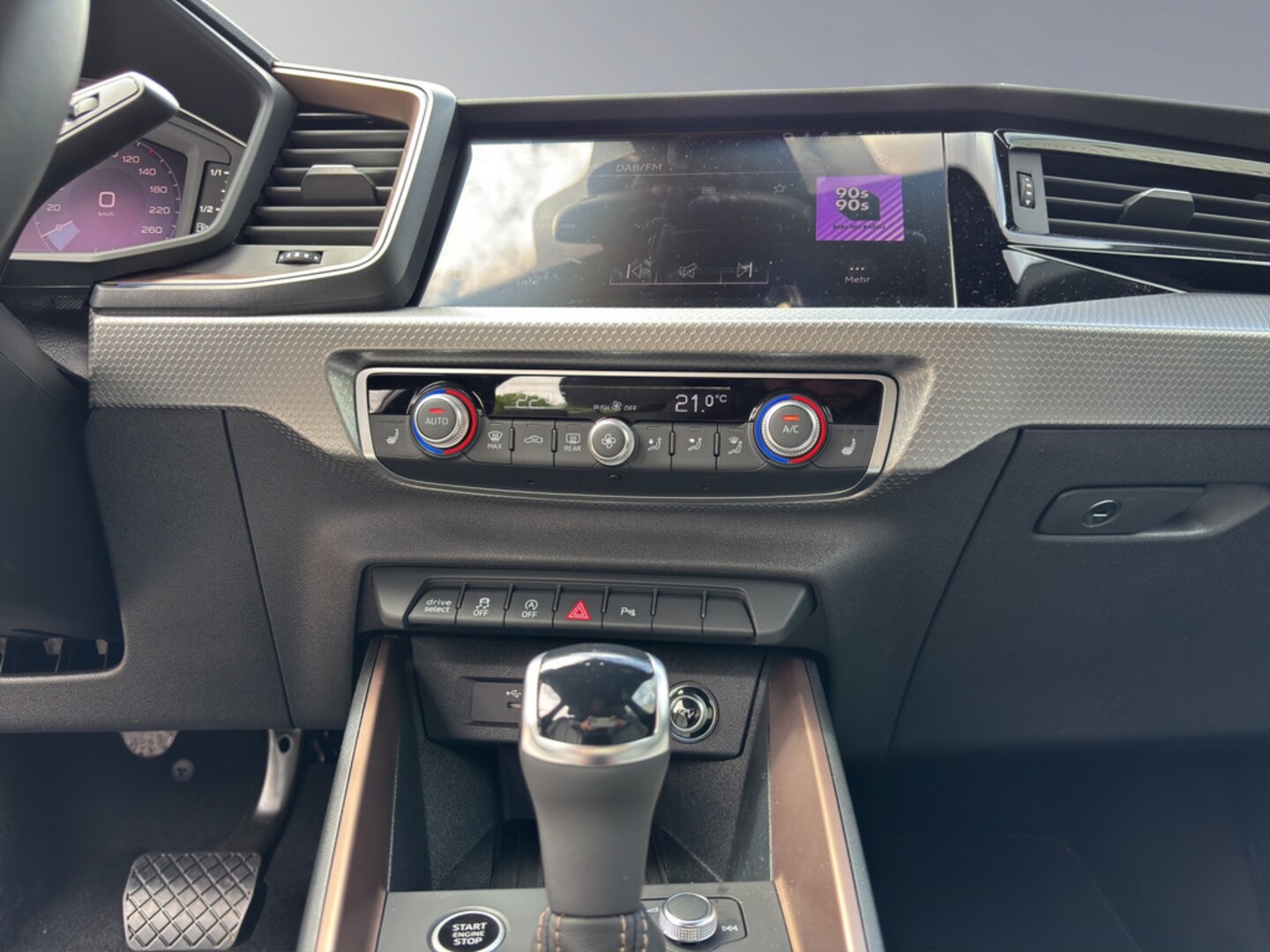 Bild über Audi A1 Sportback S line 35 TFSI S tronic - für weitere Informationen kontaktieren Sie den Audi Partner