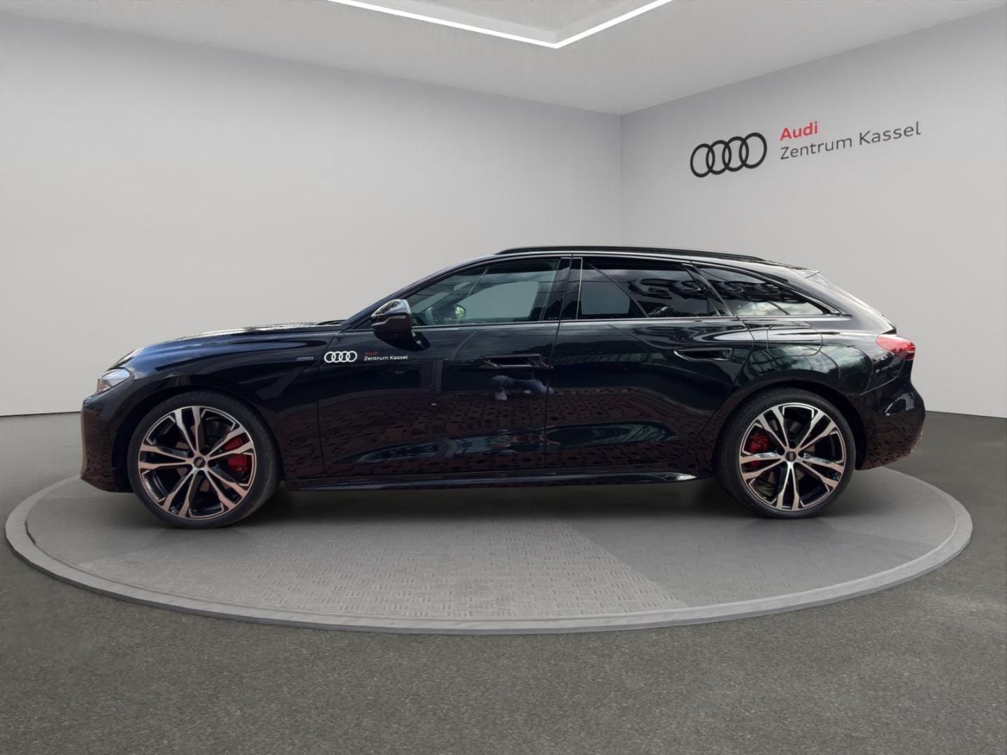 Bild über Audi A5 Avant e-hybrid e-hybrid quattro 270 kW S tronic - für weitere Informationen kontaktieren Sie den Audi Partner