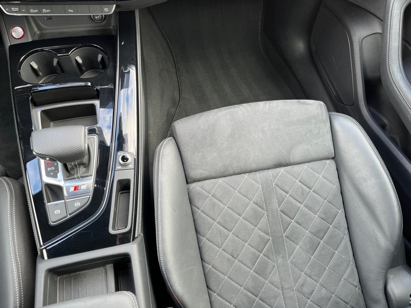 Bild über Audi S4 Limousine TDI quattro tiptronic - für weitere Informationen kontaktieren Sie den Audi Partner