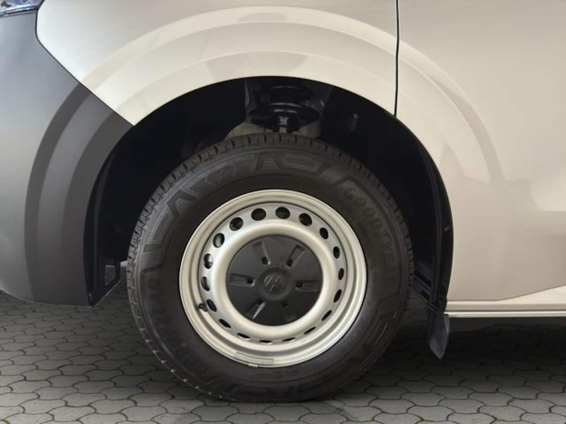 Volkswagen Transporter Kombi langer Radstand