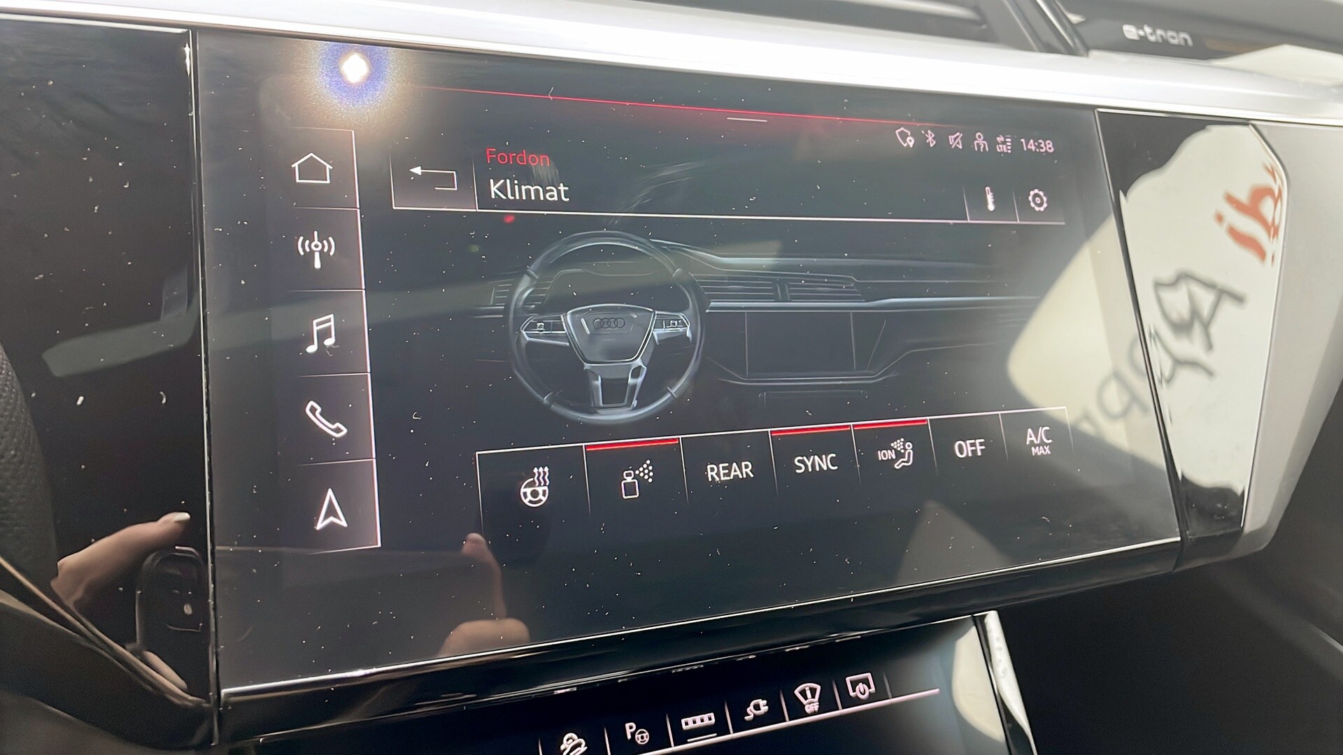 Bild som visar Audi Q8 Sportback e-tron Q8 Sportback 55 e-tron quattro S line 300,00 kW - för mer information kontakta din Audi Partner