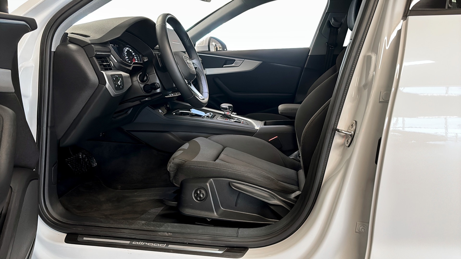 Bild som visar Audi A4 allroad quattro A4 allroad quattro 40 TDI Proline 204 hk S tronic - för mer information kontakta din Audi Partner