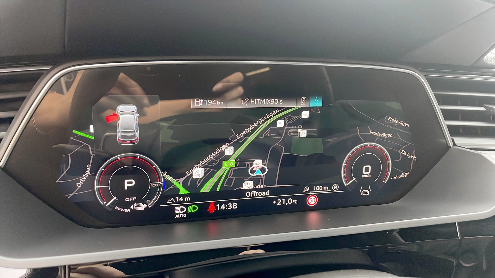 Bild som visar&nbsp;Audi Q8 Sportback e-tron&nbsp;Q8 Sportback 55 e-tron quattro S line 300,00 kW - för mer information kontakta din Audi Partner