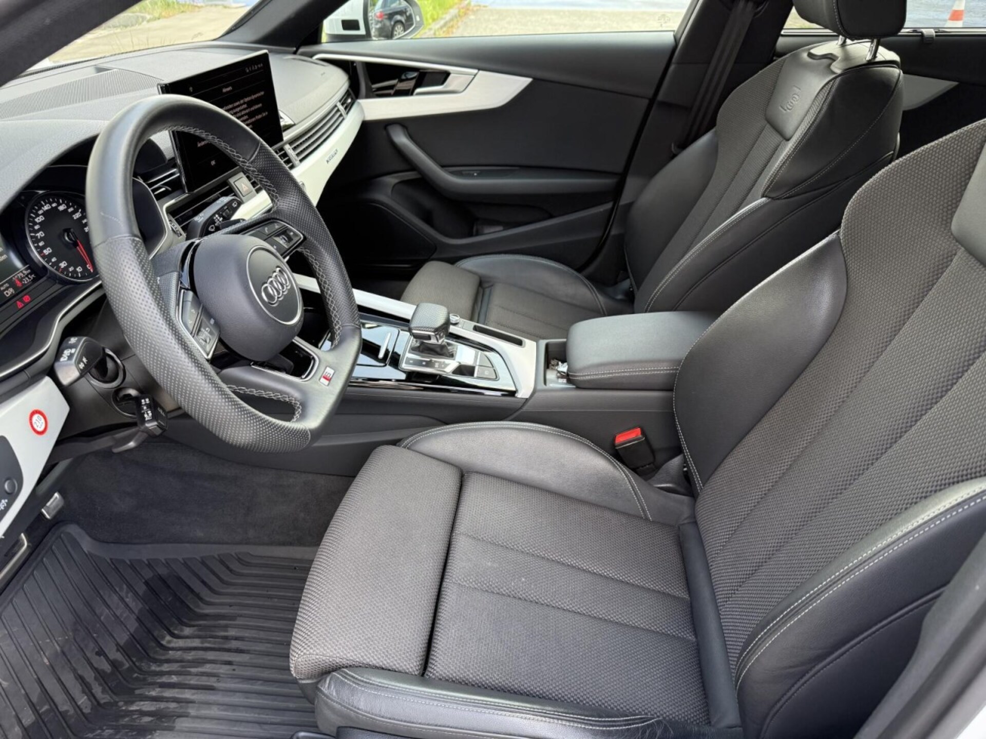 Audi A4 Avant S line