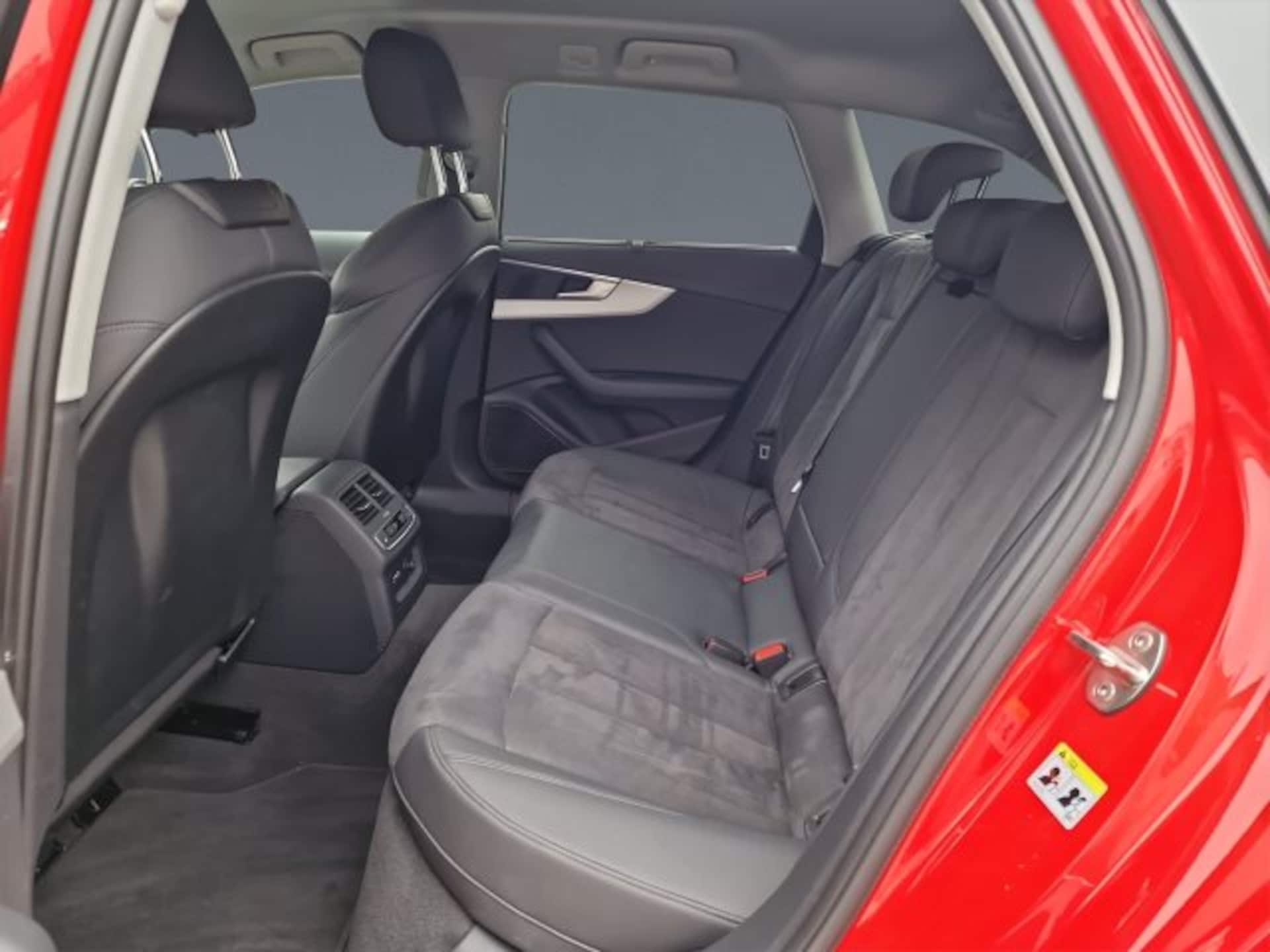 Audi A4 Avant S line