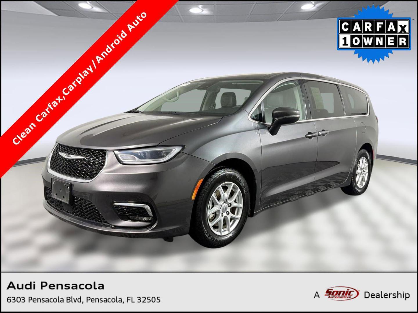 2023 Chrysler Pacifica Touring L's photo