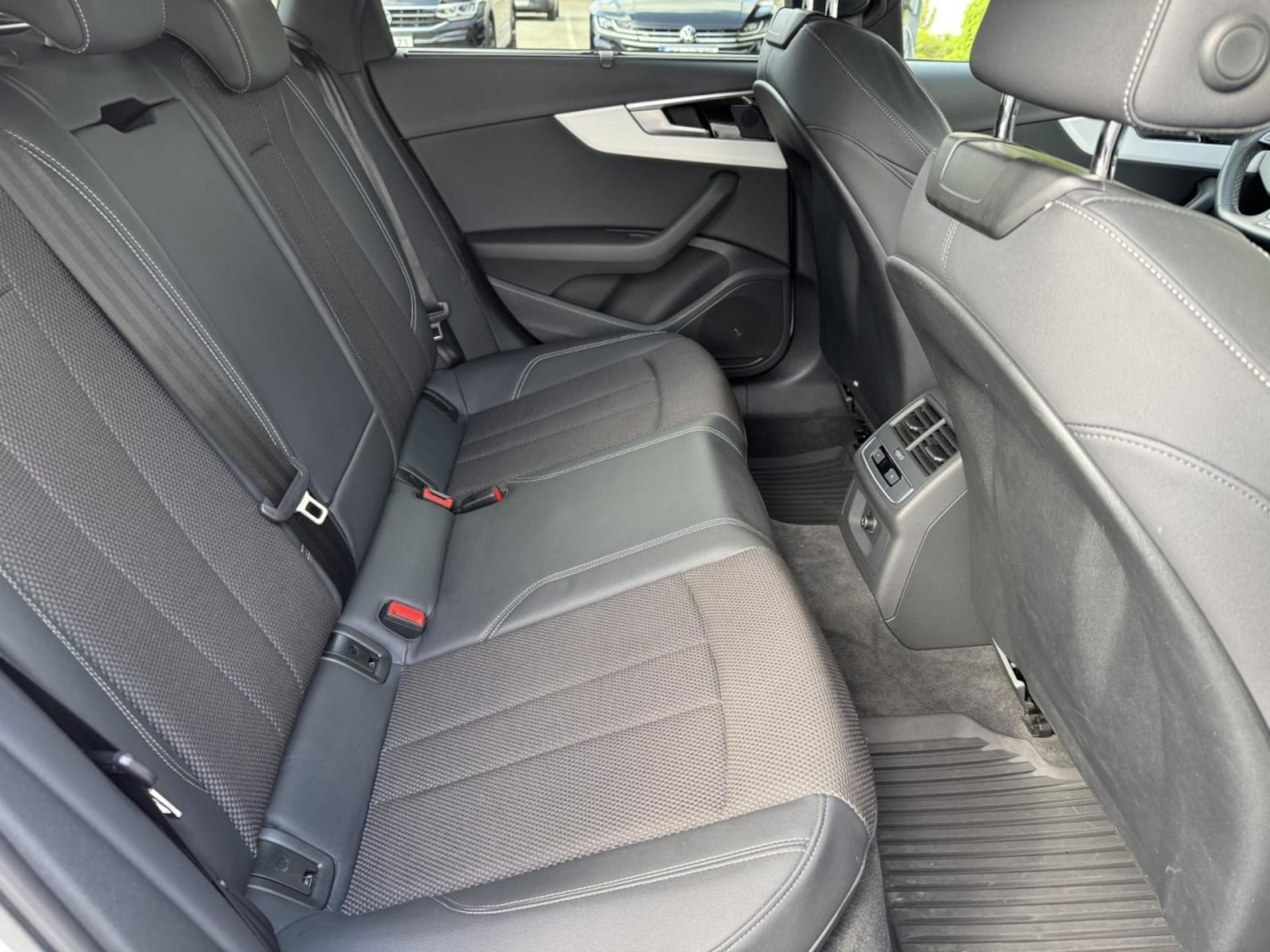 Audi A4 Avant S line