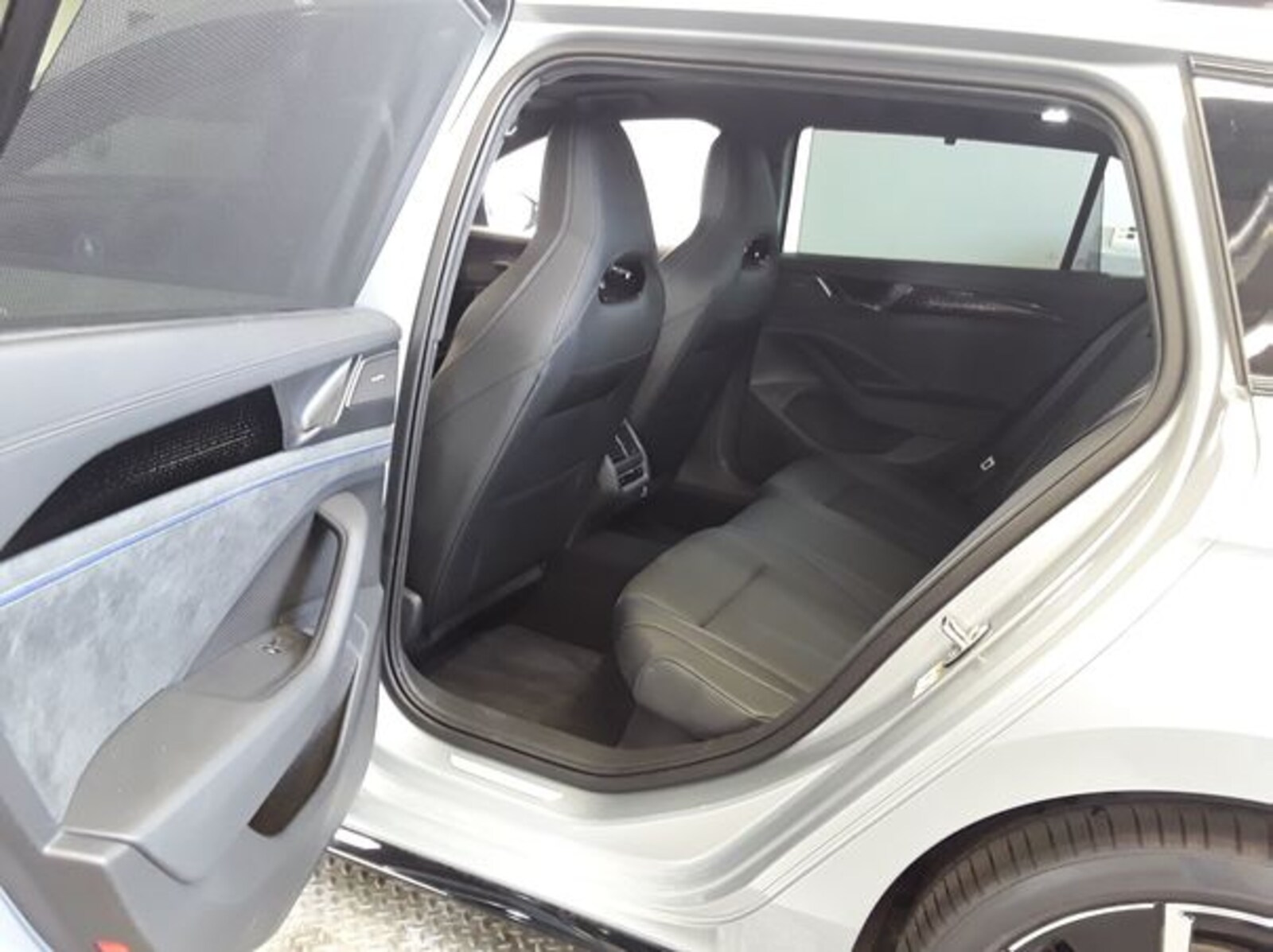 Volkswagen Passat – Bild 8