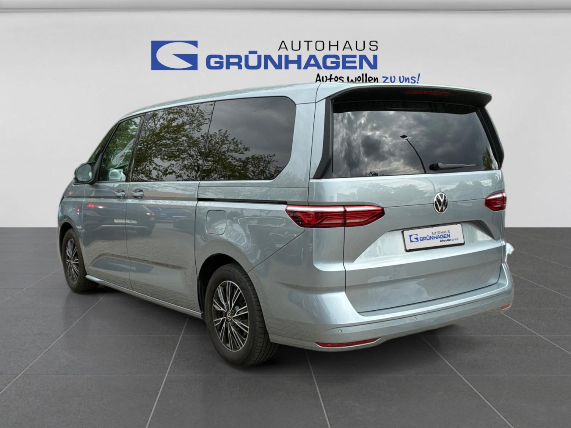 Volkswagen Multivan Langversion Basis-Modell