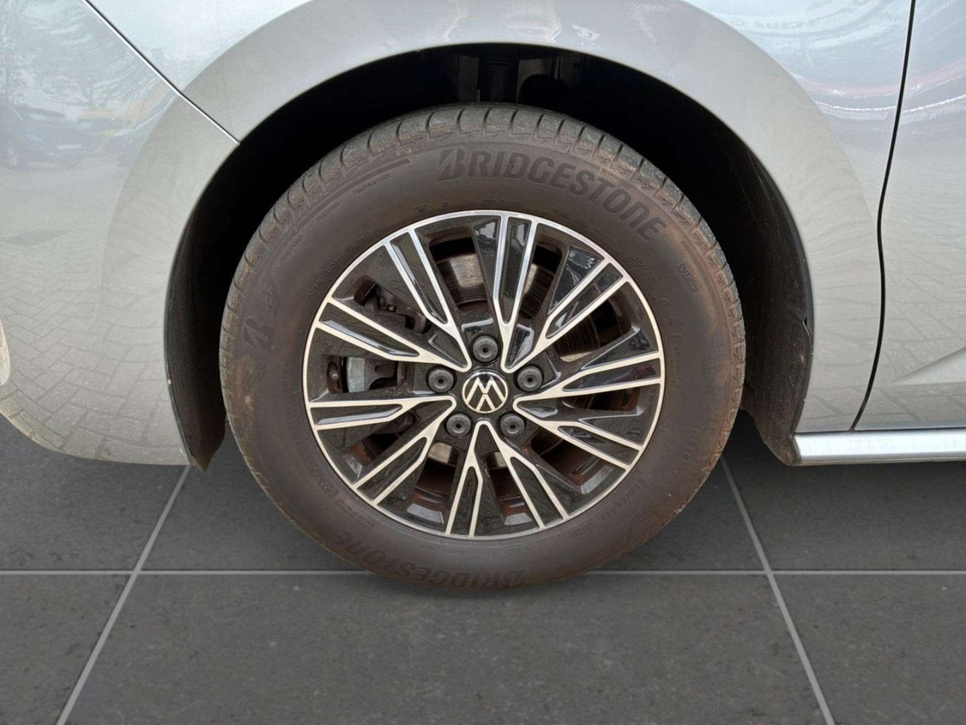 Volkswagen Multivan Langversion Basis-Modell