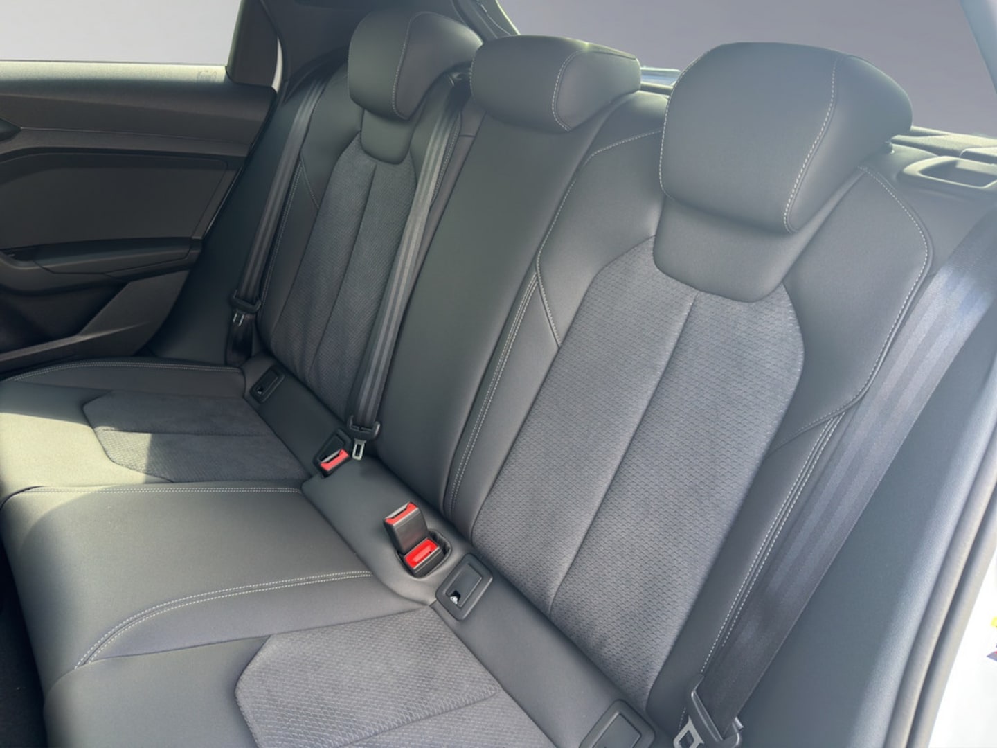 Bild über Audi A1 Sportback S line 35 TFSI S tronic - für weitere Informationen kontaktieren Sie den Audi Partner