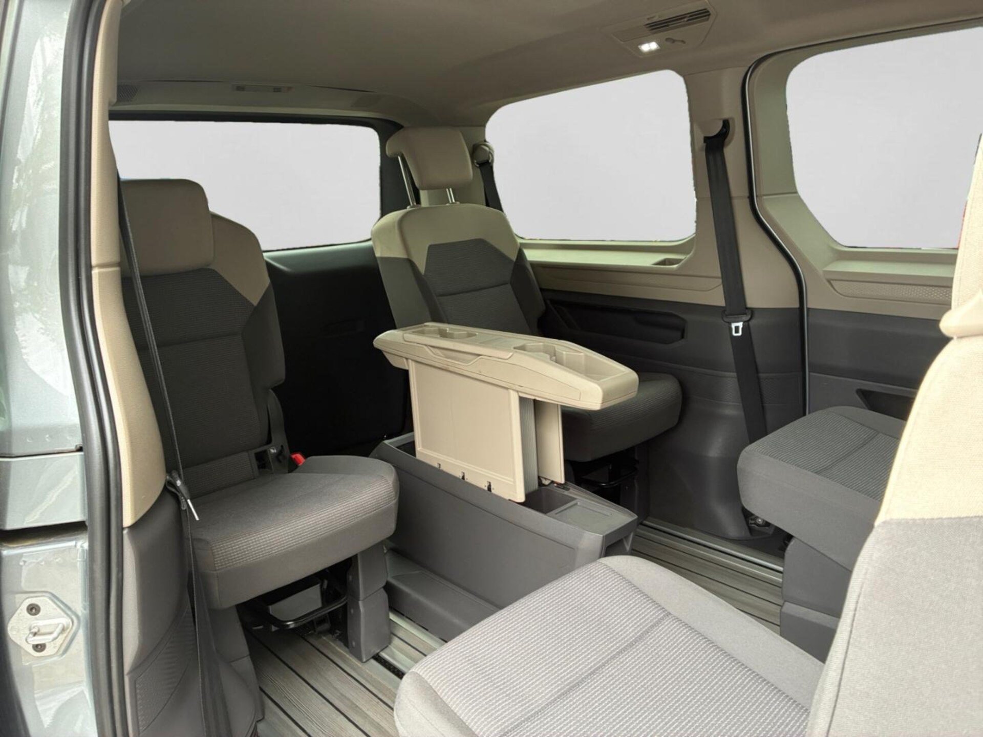 Volkswagen Multivan Langversion Basis-Modell