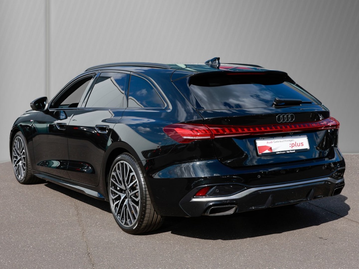Bild über Audi A5 Avant TFSI 150 kW S tronic - für weitere Informationen kontaktieren Sie den Audi Partner