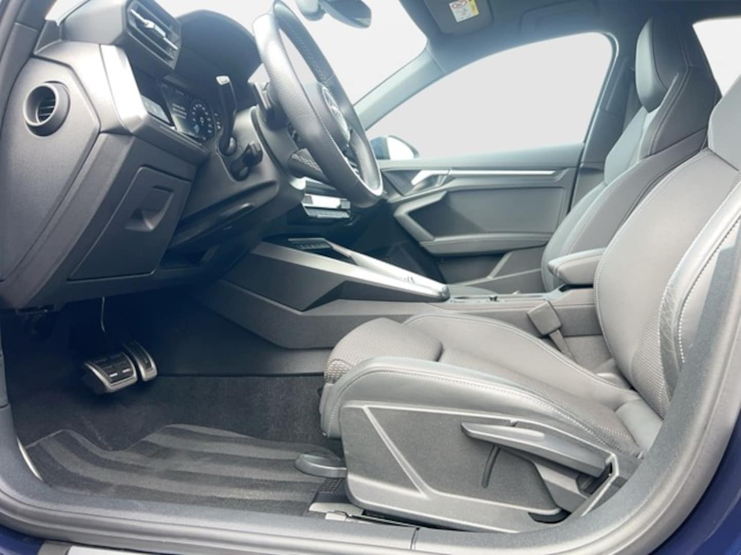 Bild über Audi A3 Sportback S line 35 TFSI S tronic - für weitere Informationen kontaktieren Sie den Audi Partner