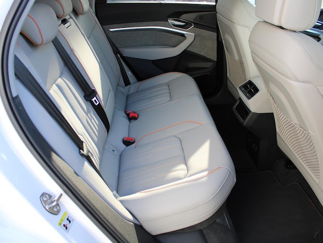 Audi e-tron 50 quattro Advanced 230,00 kW for more details contact your dealer