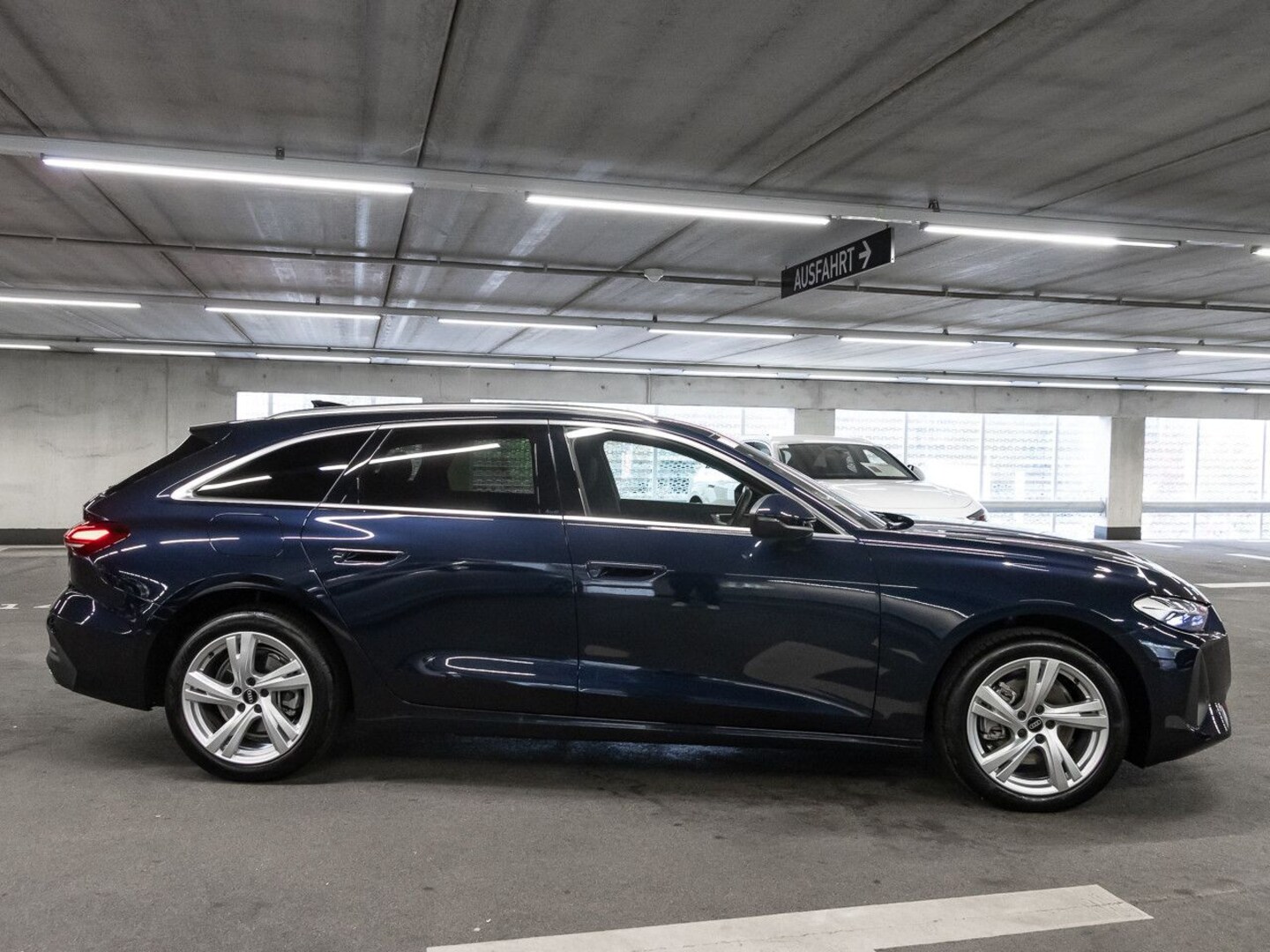 Bild über Audi A5 Avant TFSI S tronic - für weitere Informationen kontaktieren Sie den Audi Partner