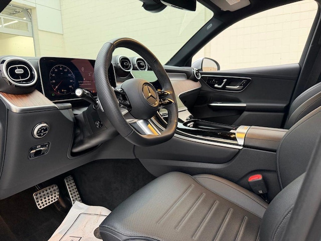 2025 Mercedes-Benz GLC 300