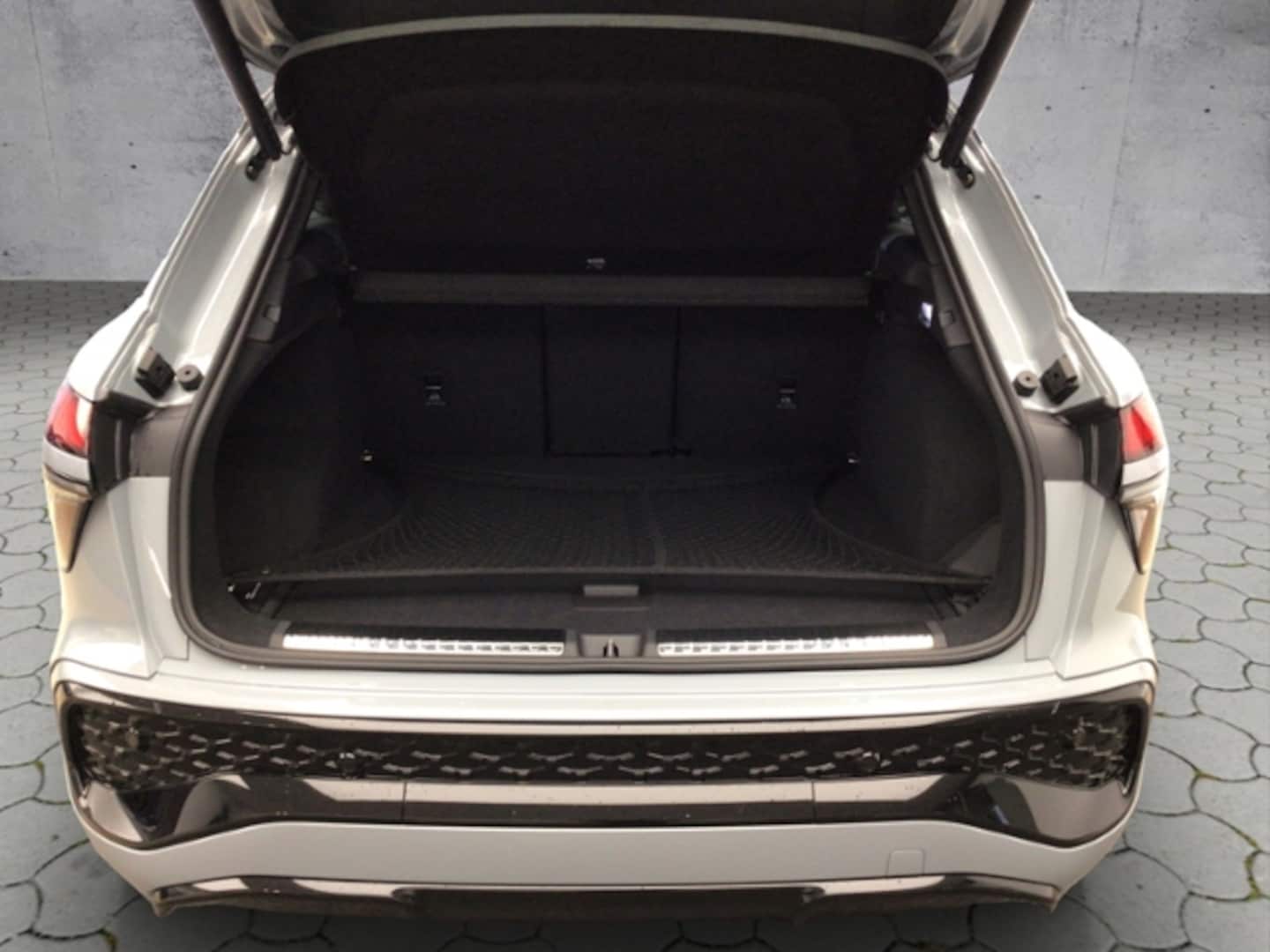 Bild über Audi Q3 SUV TFSI 110 kW S tronic - für weitere Informationen kontaktieren Sie den Audi Partner
