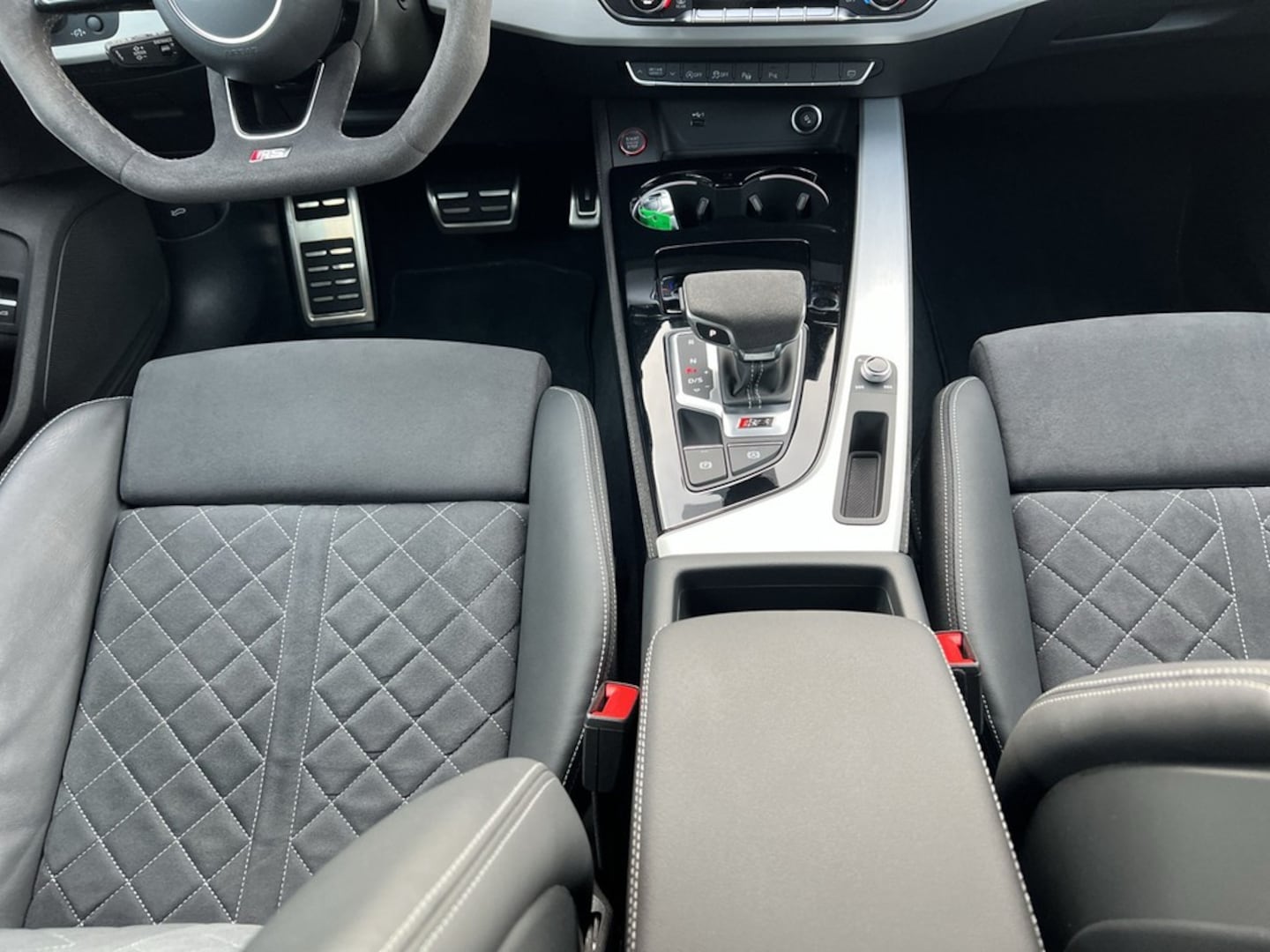 Bild über Audi RS 4 Avant TFSI quattro tiptronic - für weitere Informationen kontaktieren Sie den Audi Partner
