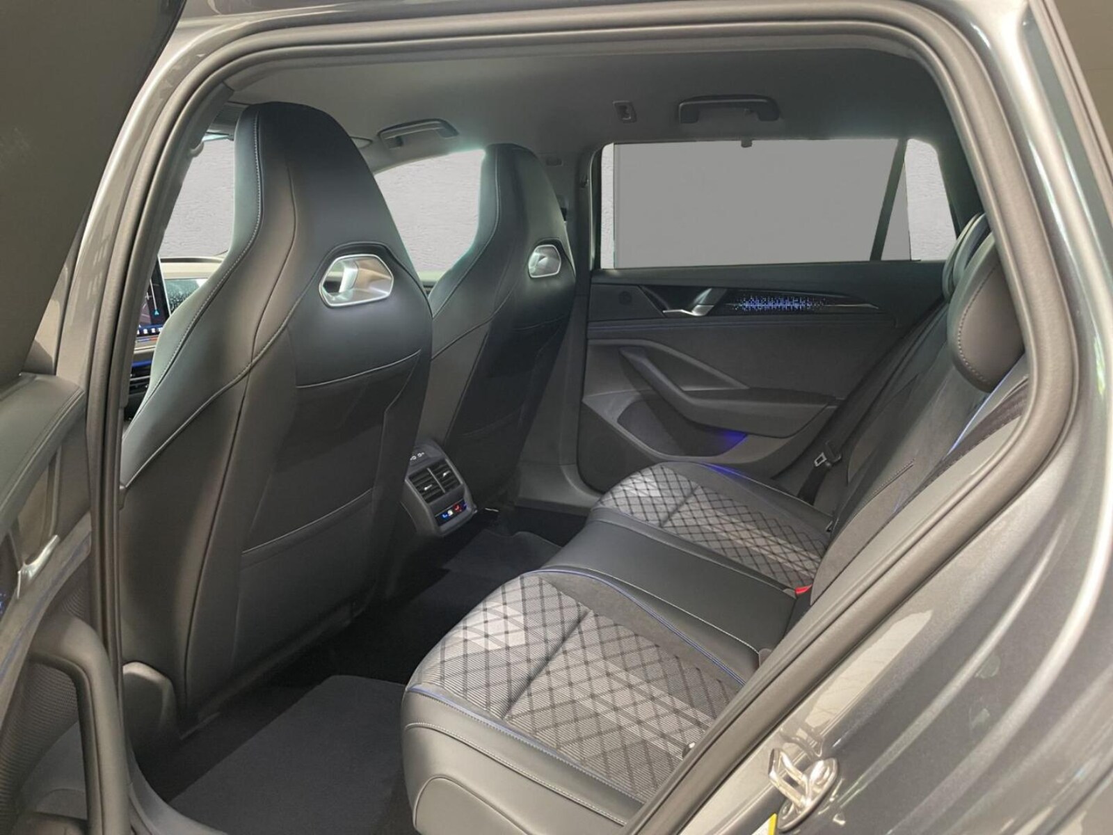 Volkswagen Passat – Bild 18