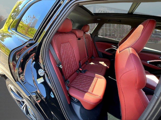 2026 Audi SQ5 Premium Plus - Photo 10