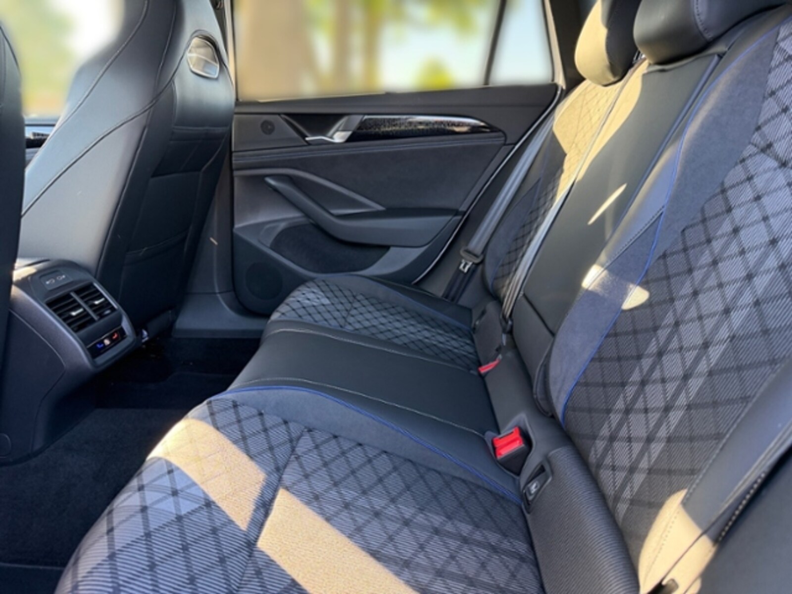 Volkswagen Passat – Bild 13