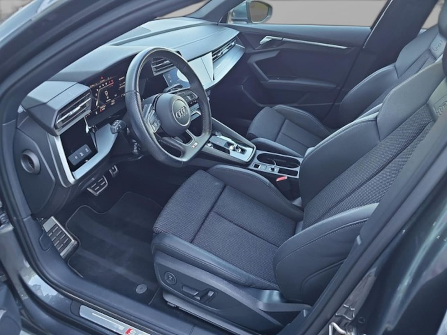 Bild über Audi S3 Sportback TFSI quattro S tronic - für weitere Informationen kontaktieren Sie den Audi Partner
