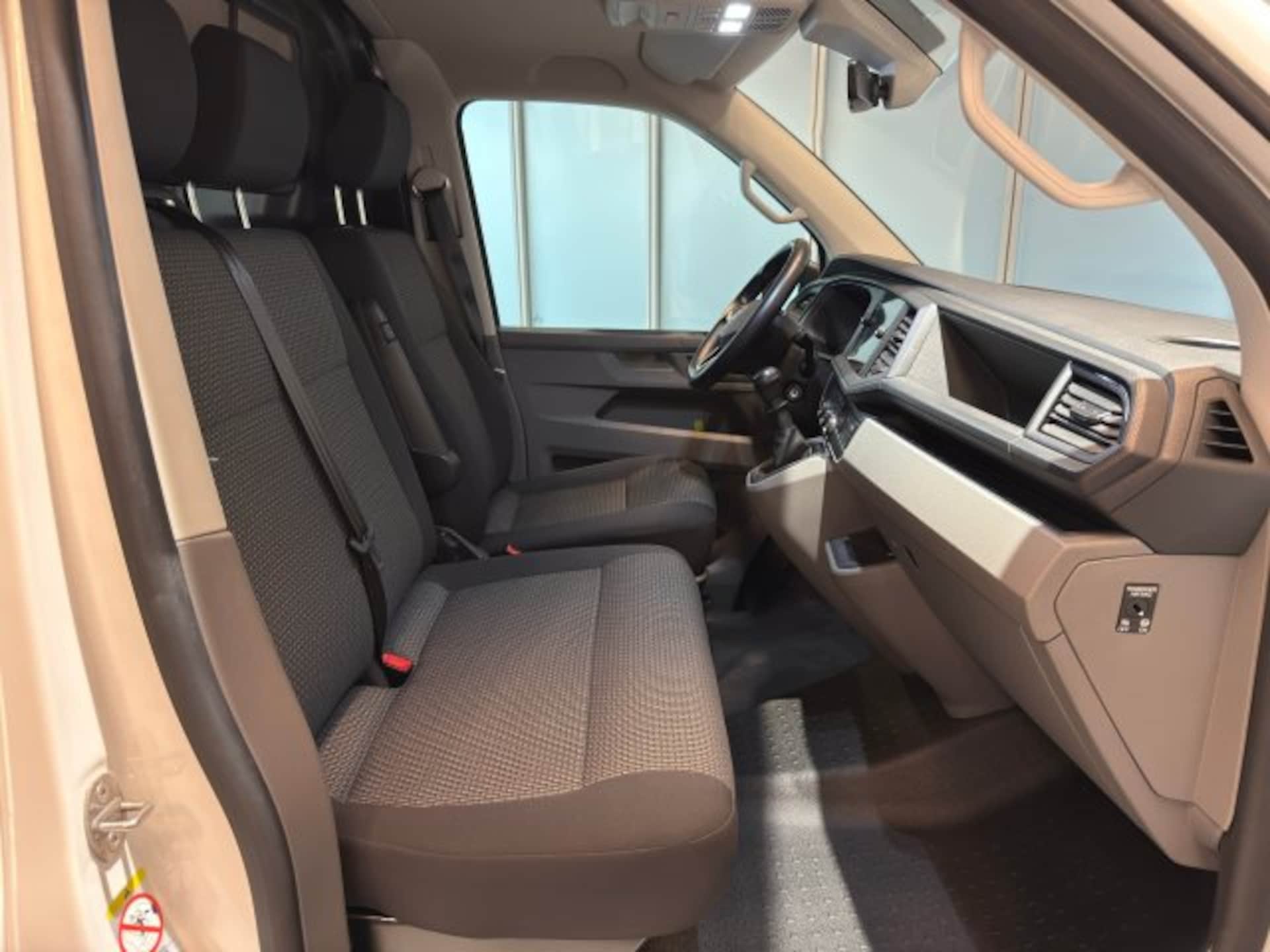 Volkswagen T6.1 Transporter Kasten langer Radstand