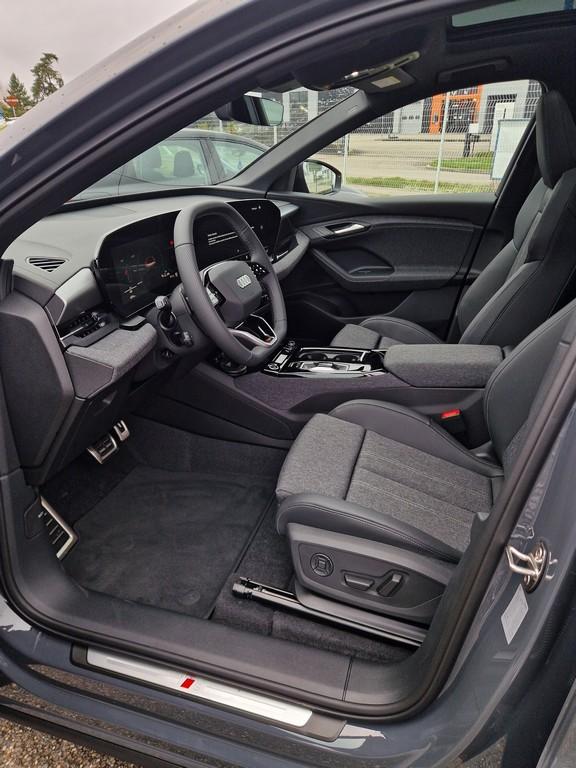 Image about Audi Q6 SUV e-tron S line e-tron performance 225,00 kW