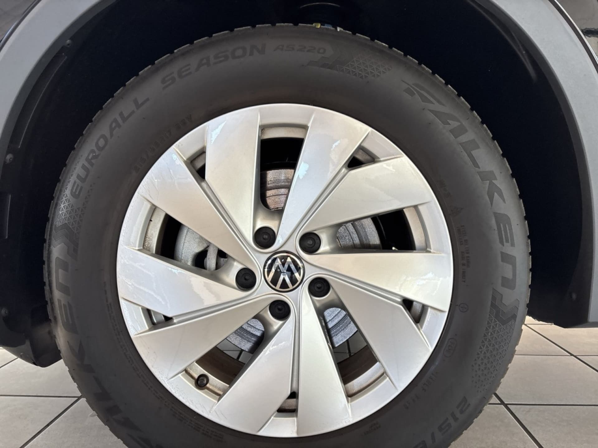Volkswagen Tiguan Basis-Modell