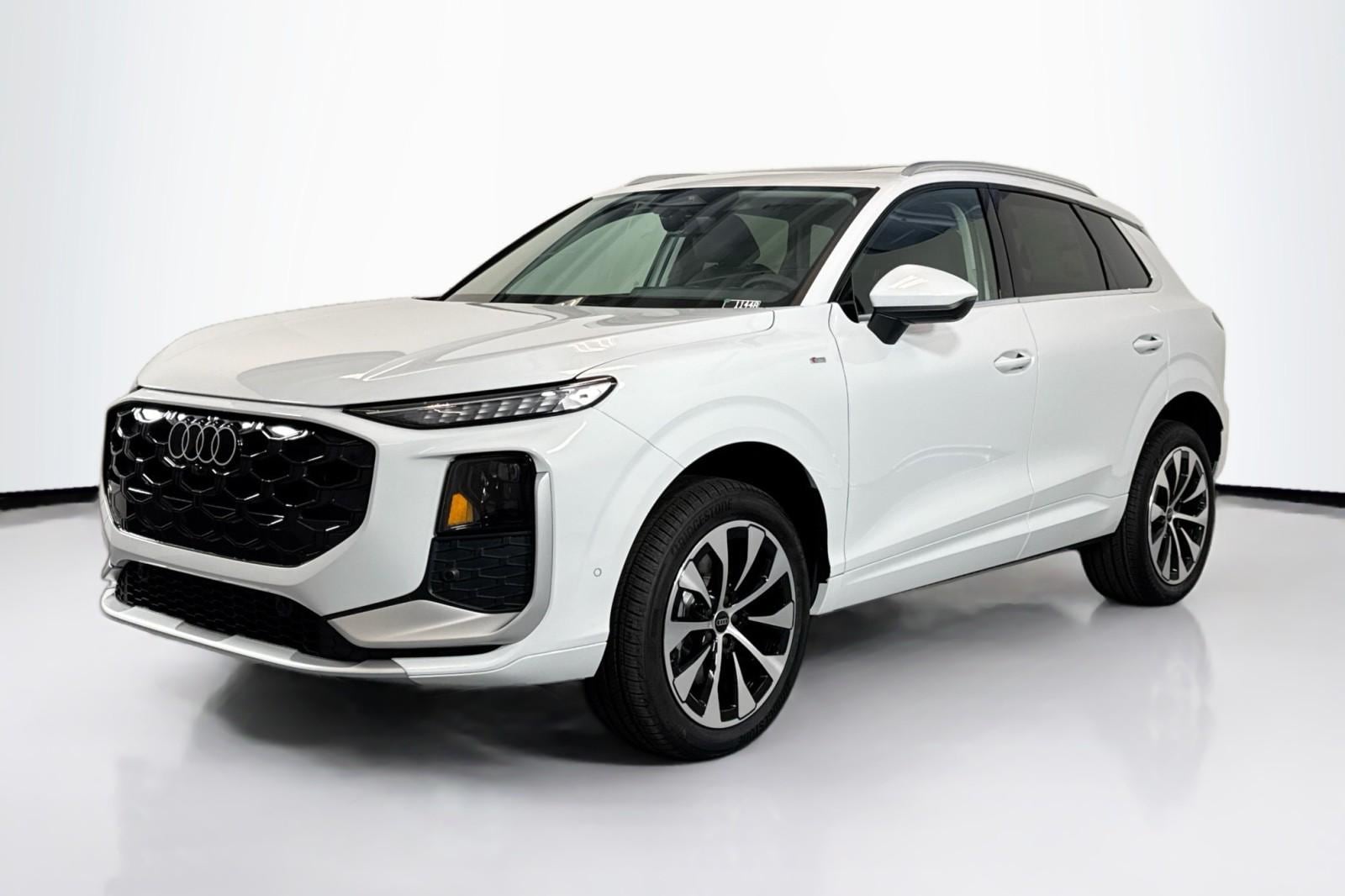 2026 Audi Q3 S line quattro's photo