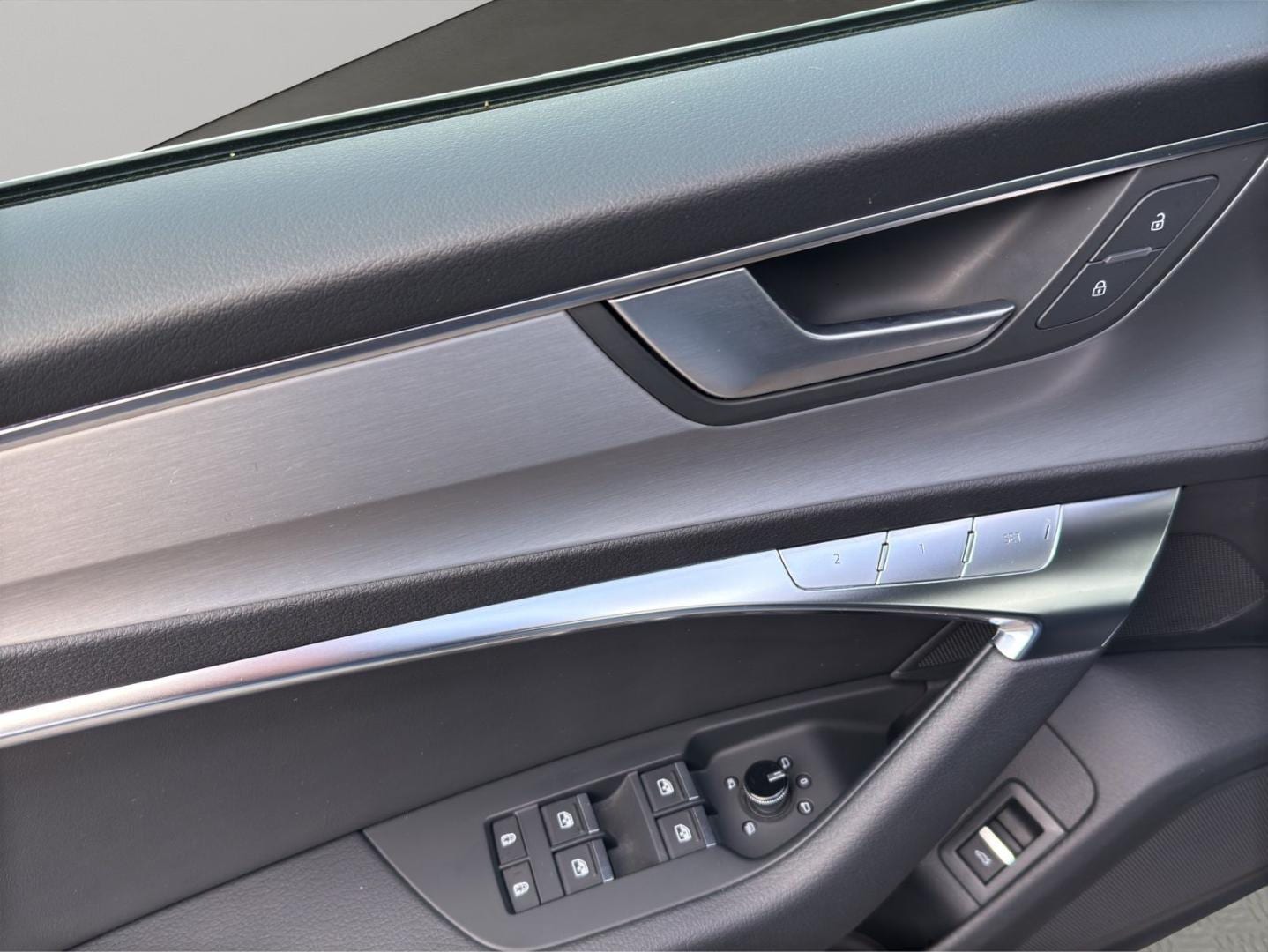 Bild über Audi S6 Avant TDI quattro tiptronic - für weitere Informationen kontaktieren Sie den Audi Partner