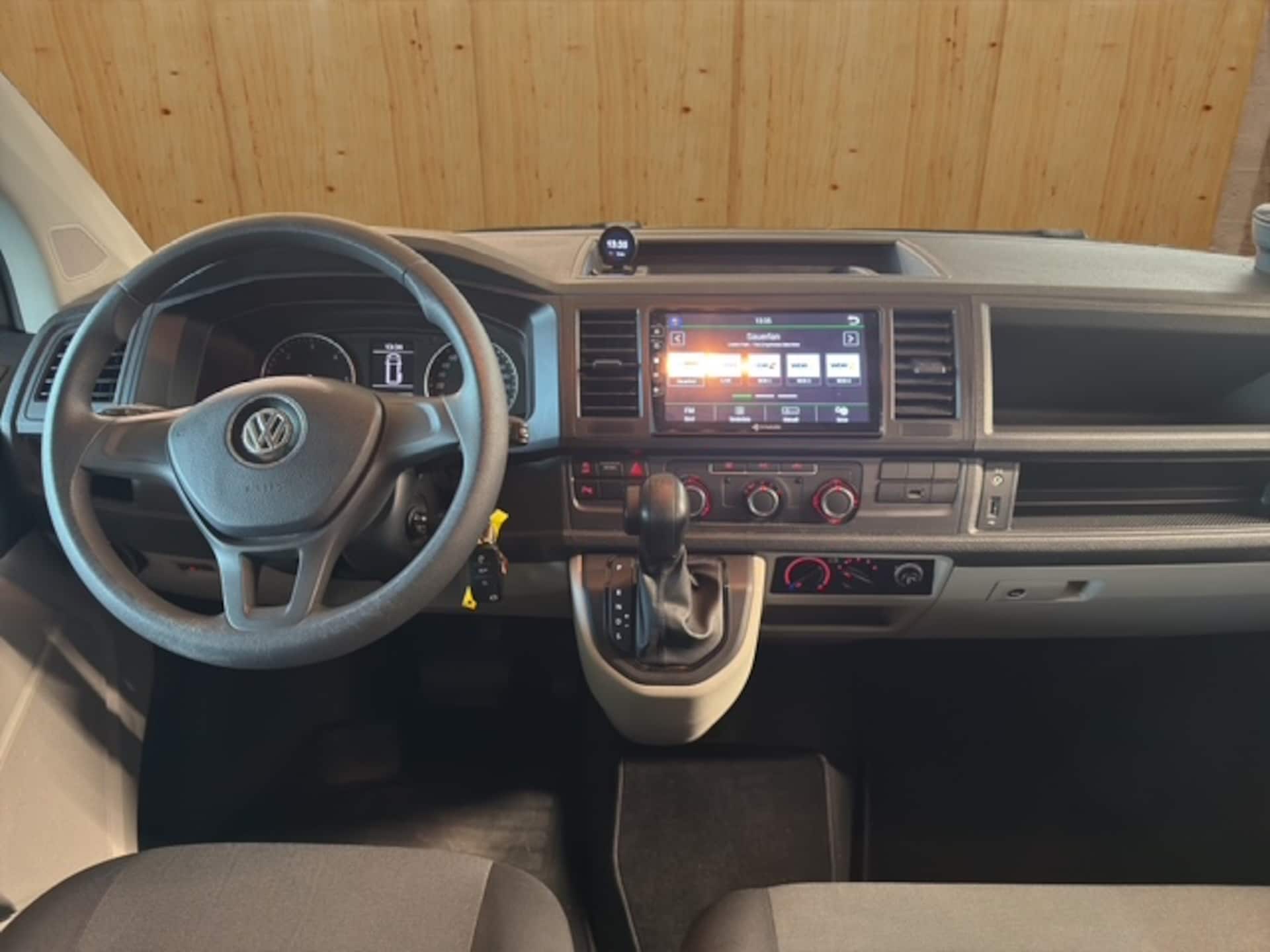 Volkswagen T6 Transporter Kombi