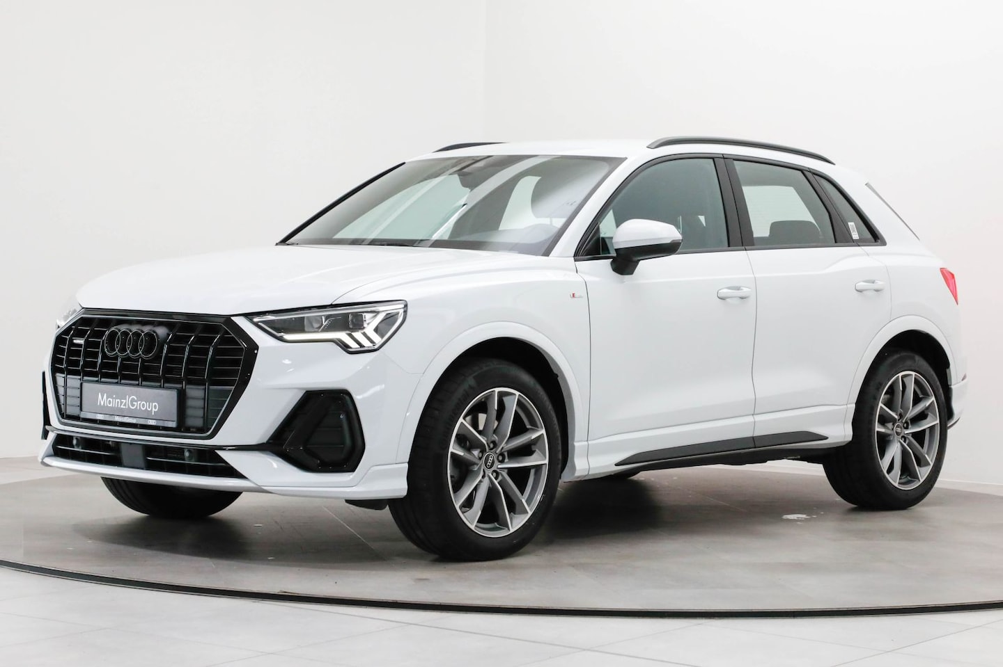 Bild über Audi Q3 S line 45 TFSI quattro S tronic - für weitere Informationen kontaktieren Sie den Audi Partner