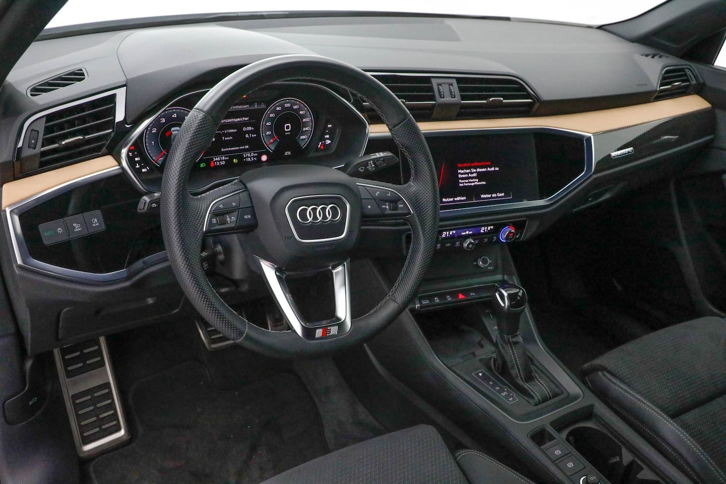 Bild über Audi Q3 S line 45 TFSI quattro S tronic - für weitere Informationen kontaktieren Sie den Audi Partner