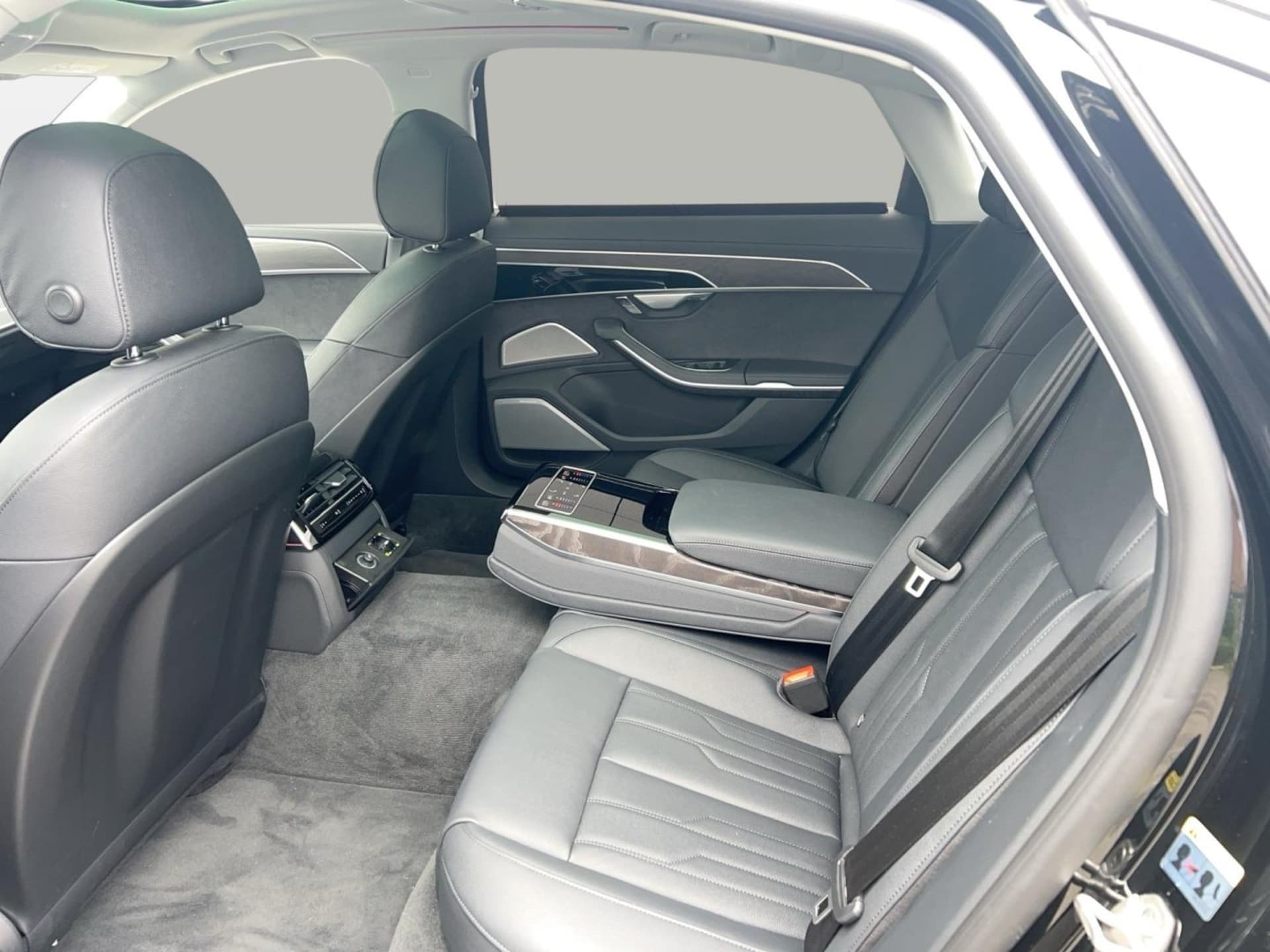 Audi A8 L TFSI e